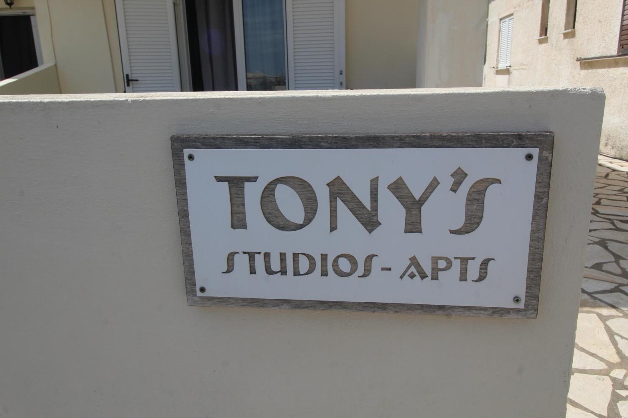 Tony'S Apartments Agios Georgios  Dış mekan fotoğraf