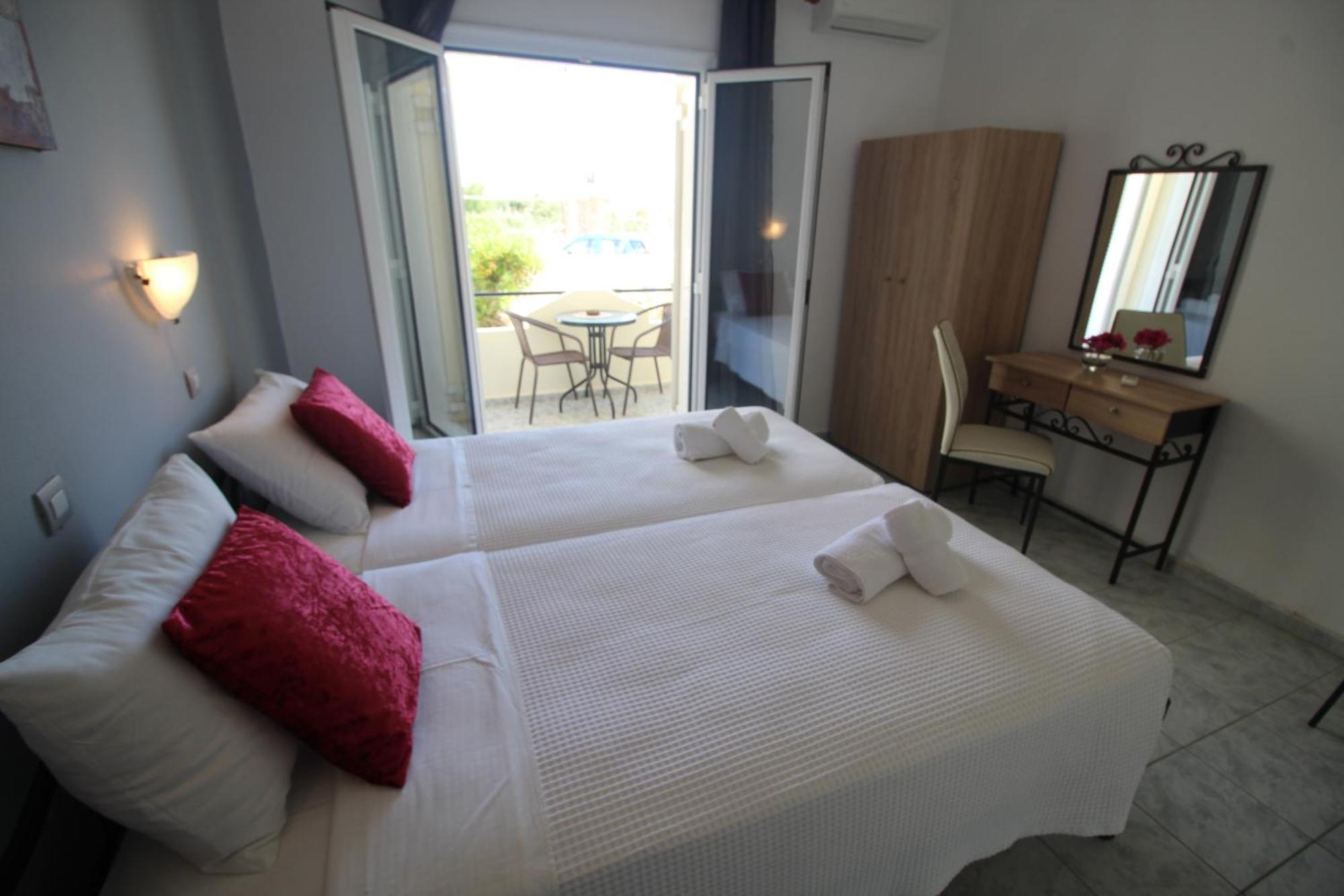 Tony'S Apartments Agios Georgios  Dış mekan fotoğraf